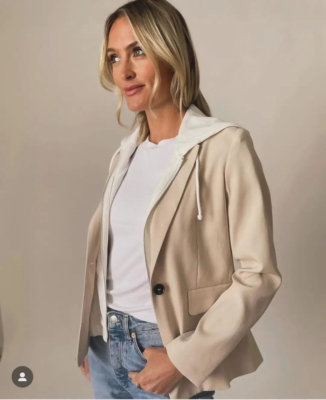 woman wearing athleisure work outfits, with jeans, gym white shirt and a sports jacket