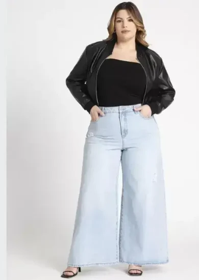 woman wearing wide leg jeans with a crop top layered with the jacket shocasing her Outfits for Round Body Shapes